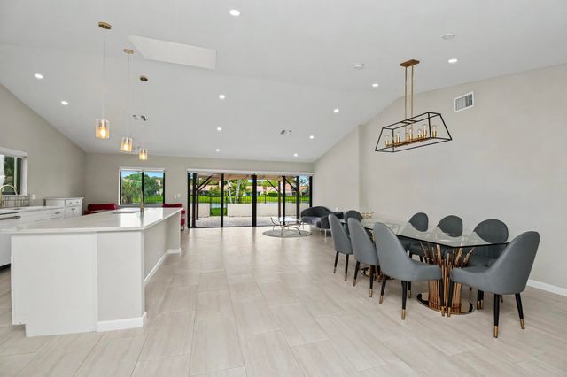 21460 LAGUNA Drive, Boca Raton, FL 33433