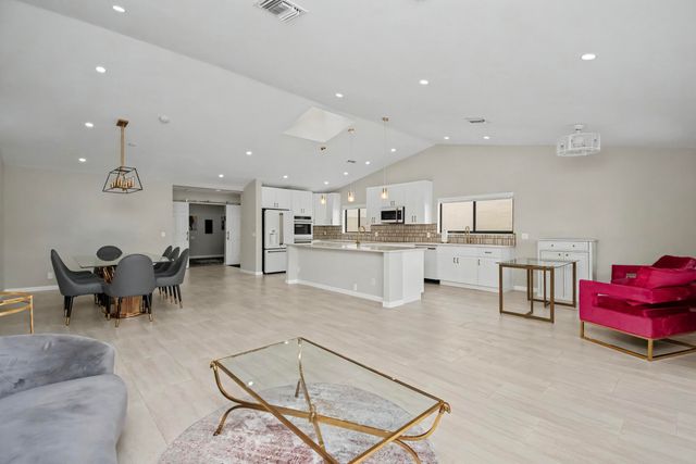 21460 LAGUNA Drive, Boca Raton, FL 33433