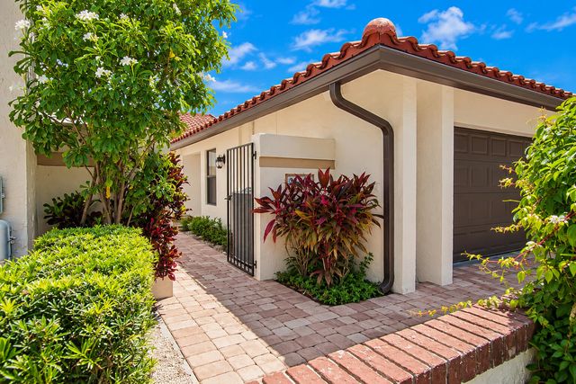 21460 LAGUNA Drive, Boca Raton, FL 33433