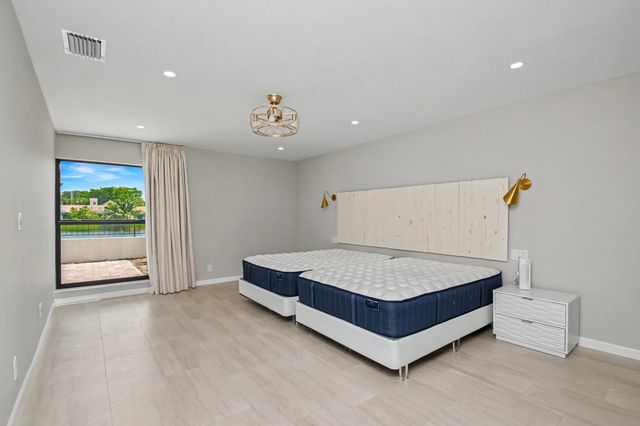 21460 LAGUNA Drive, Boca Raton, FL 33433