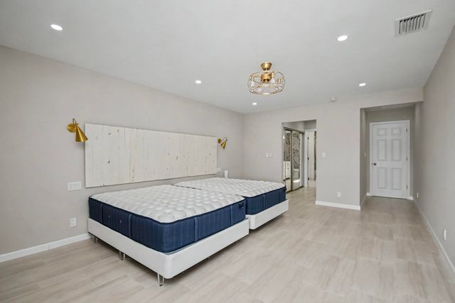21460 LAGUNA Drive, Boca Raton, FL 33433