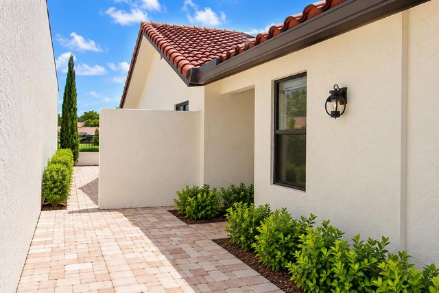 21460 LAGUNA Drive, Boca Raton, FL 33433