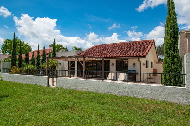 21460 LAGUNA Drive, Boca Raton, FL 33433