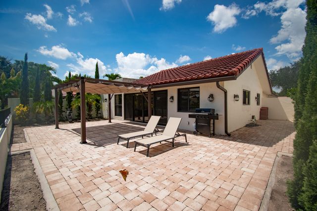 21460 LAGUNA Drive, Boca Raton, FL 33433