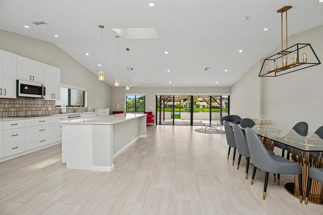 21460 LAGUNA Drive, Boca Raton, FL 33433