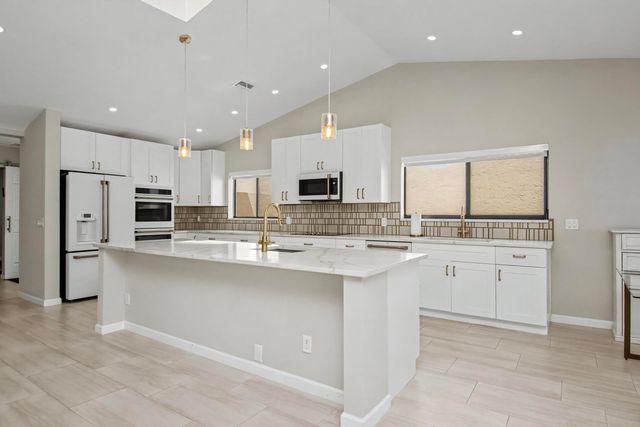 21460 LAGUNA Drive, Boca Raton, FL 33433