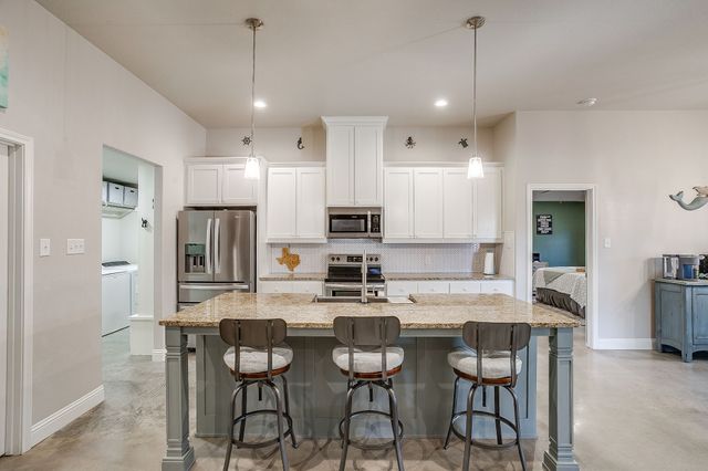 111 TREYS Way, Godley, TX 76044