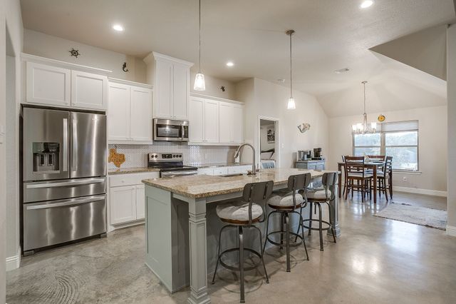 111 TREYS Way, Godley, TX 76044