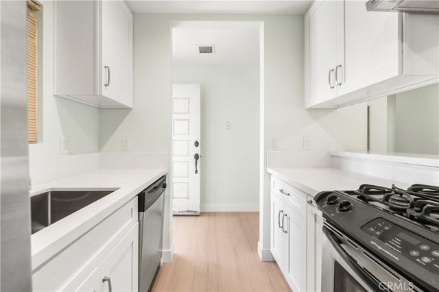 1042 Gladys 4, Long Beach, CA 90804