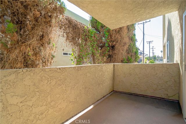 1042 Gladys 4, Long Beach, CA 90804