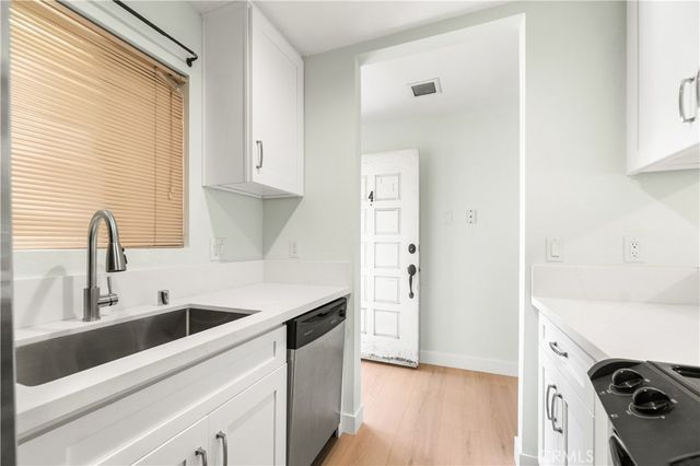 1042 Gladys 4, Long Beach, CA 90804