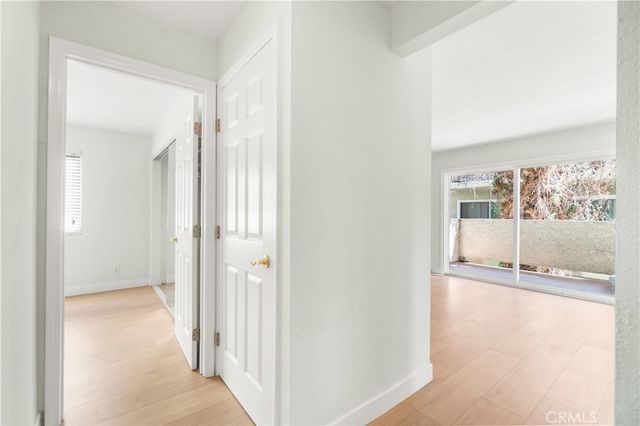 1042 Gladys 4, Long Beach, CA 90804