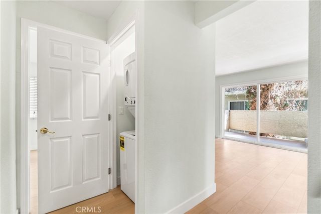 1042 Gladys 4, Long Beach, CA 90804