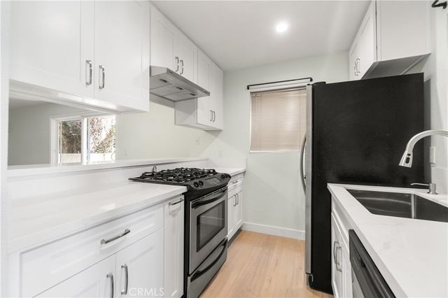 1042 Gladys 4, Long Beach, CA 90804