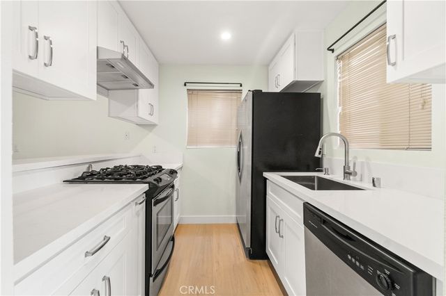 1042 Gladys 4, Long Beach, CA 90804