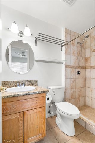 1042 Gladys 4, Long Beach, CA 90804