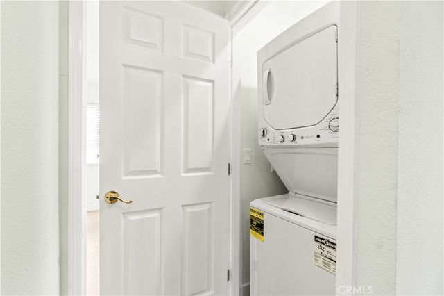 1042 Gladys 4, Long Beach, CA 90804