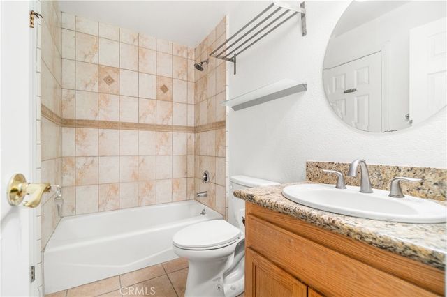 1042 Gladys 4, Long Beach, CA 90804