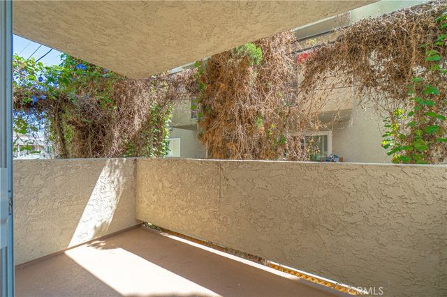 1042 Gladys 4, Long Beach, CA 90804