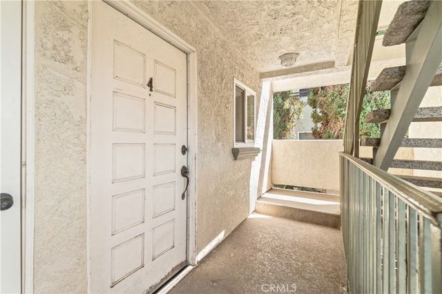 1042 Gladys 4, Long Beach, CA 90804