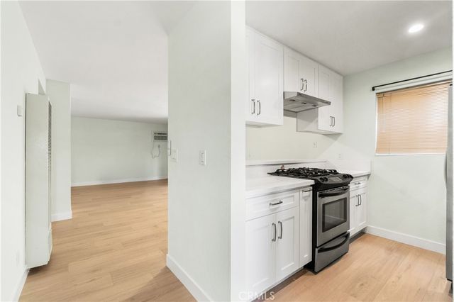 1042 Gladys 4, Long Beach, CA 90804