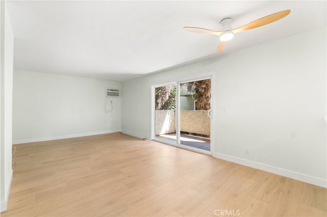 1042 Gladys 4, Long Beach, CA 90804