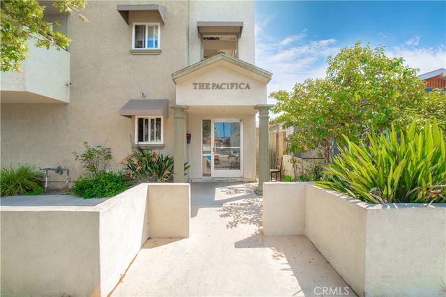 1042 Gladys 4, Long Beach, CA 90804