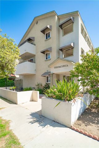 1042 Gladys 4, Long Beach, CA 90804