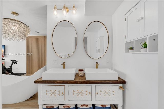 2451 Brickell Ave 17D, Miami, FL 33129