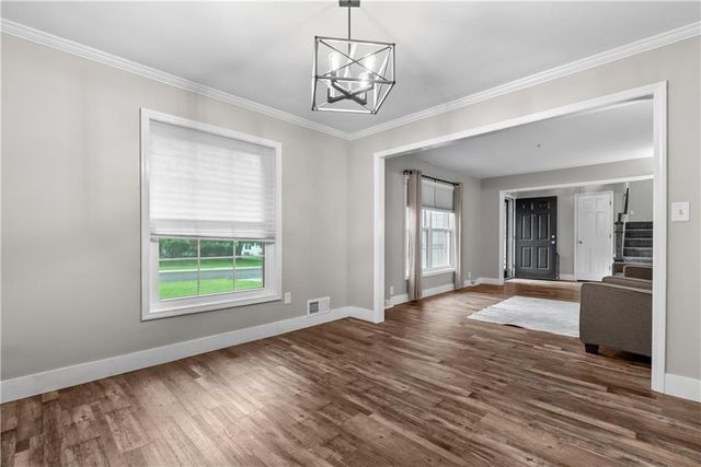 410 SE RICHARDSON Place, Lee's Summit, MO 64063