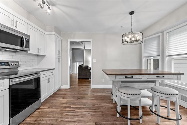 410 SE RICHARDSON Place, Lee's Summit, MO 64063
