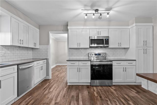 410 SE RICHARDSON Place, Lee's Summit, MO 64063