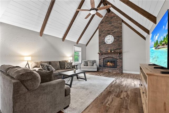 410 SE RICHARDSON Place, Lee's Summit, MO 64063