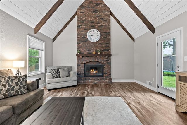 410 SE RICHARDSON Place, Lee's Summit, MO 64063