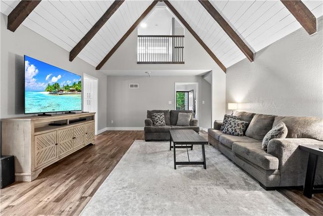 410 SE RICHARDSON Place, Lee's Summit, MO 64063