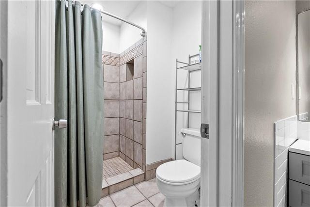 410 SE RICHARDSON Place, Lee's Summit, MO 64063