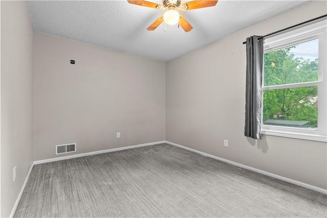410 SE RICHARDSON Place, Lee's Summit, MO 64063