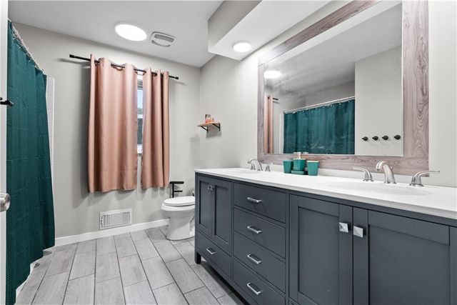 410 SE RICHARDSON Place, Lee's Summit, MO 64063