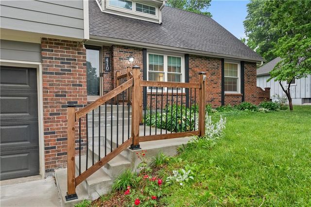 410 SE RICHARDSON Place, Lee's Summit, MO 64063