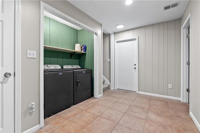 410 SE RICHARDSON Place, Lee's Summit, MO 64063