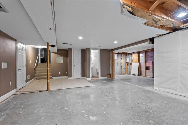 410 SE RICHARDSON Place, Lee's Summit, MO 64063