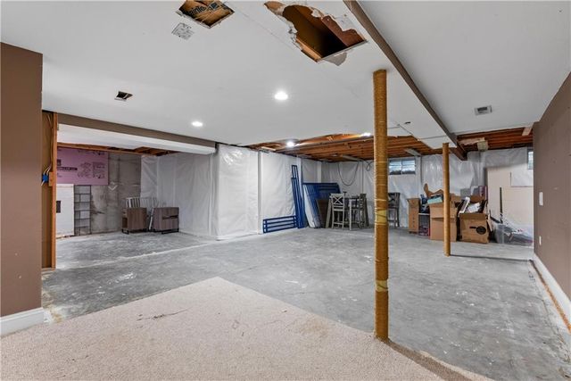 410 SE RICHARDSON Place, Lee's Summit, MO 64063