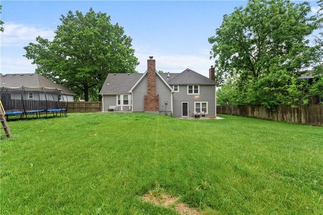 410 SE RICHARDSON Place, Lee's Summit, MO 64063