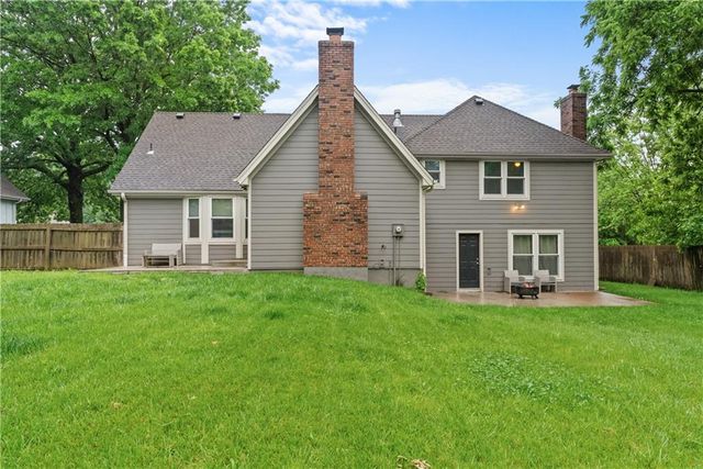 410 SE RICHARDSON Place, Lee's Summit, MO 64063