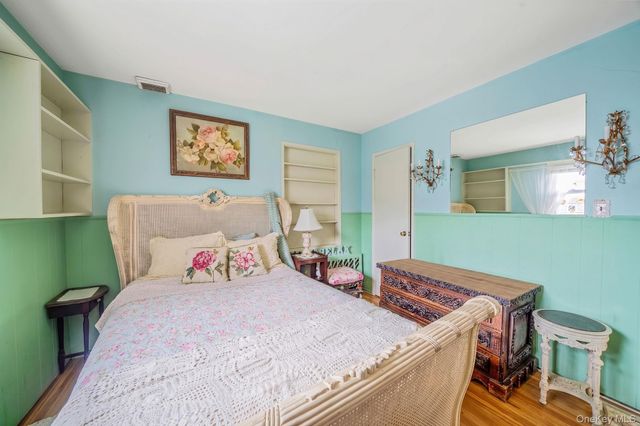 18 E Bay Drive, West Islip, NY 11795