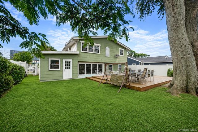 18 E Bay Drive, West Islip, NY 11795