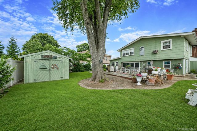 18 E Bay Drive, West Islip, NY 11795