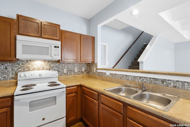 5002 Summit Wood, San Antonio, TX 78229