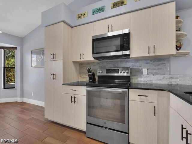 6611 Southwell DR, Fort Myers, FL 33966