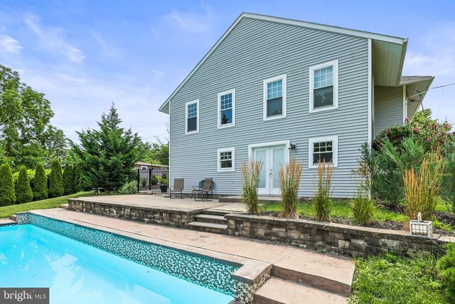 2010 LENOX ST, Camp Hill, PA 17011
